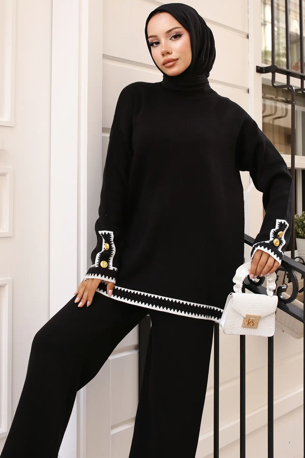 Zigzag Knitwear Set With Buttoned Sleeves-detail