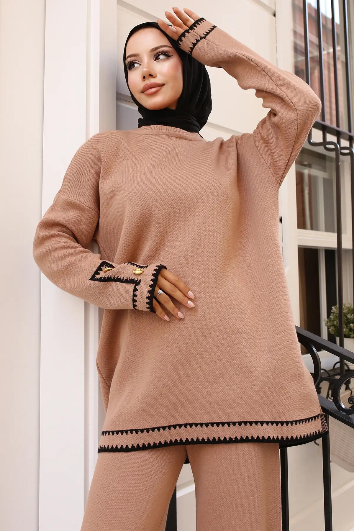 Zigzag Knitwear Set With Buttoned Sleeves-detail