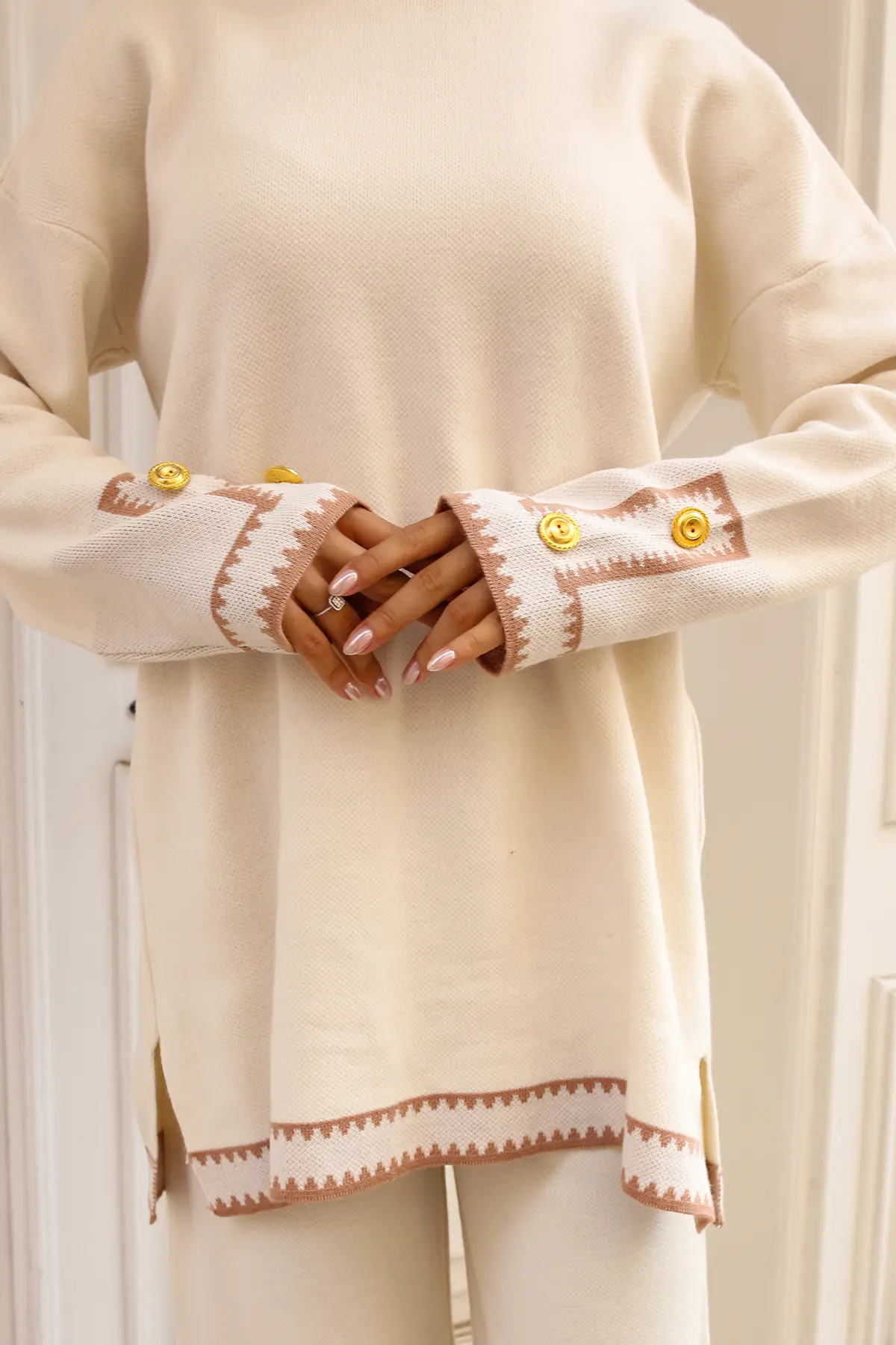 Zigzag Knitwear Set With Buttoned Sleeves-detail