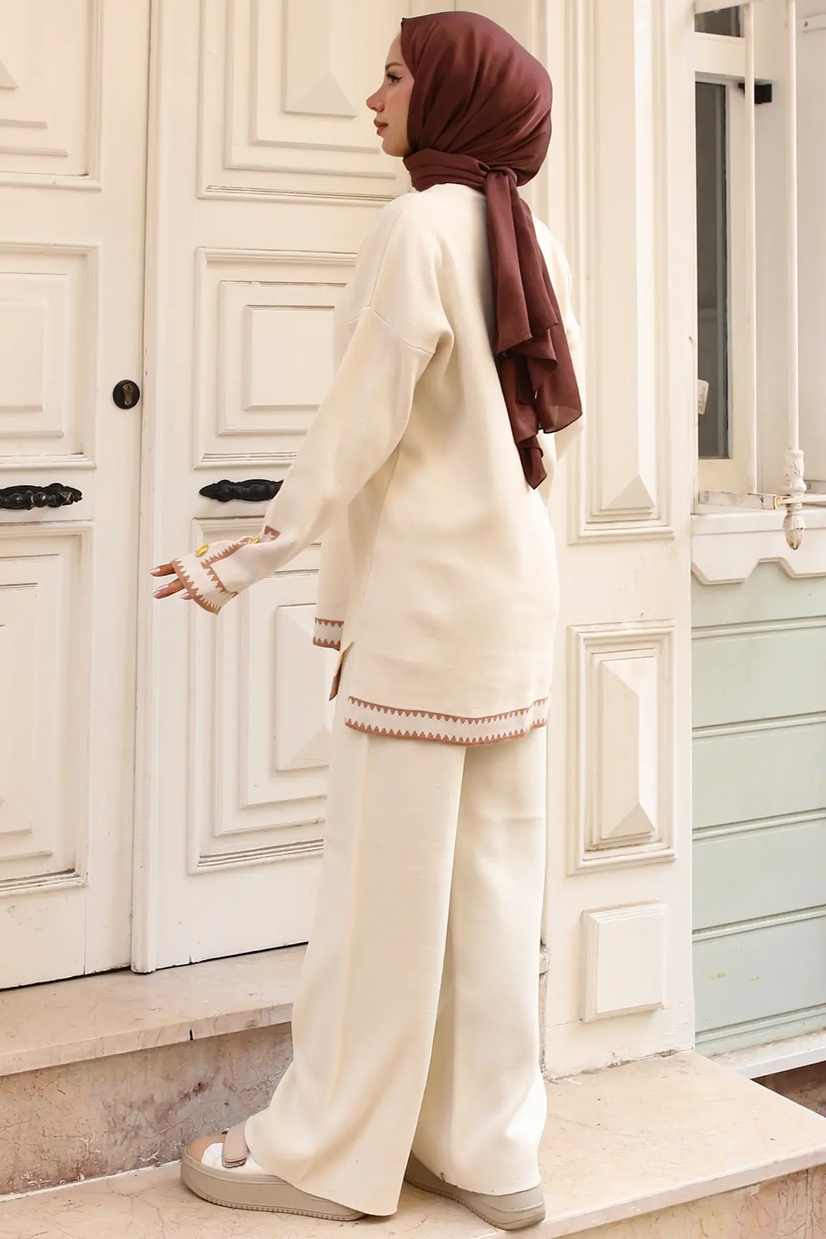 Zigzag Knitwear Set With Buttoned Sleeves-detail