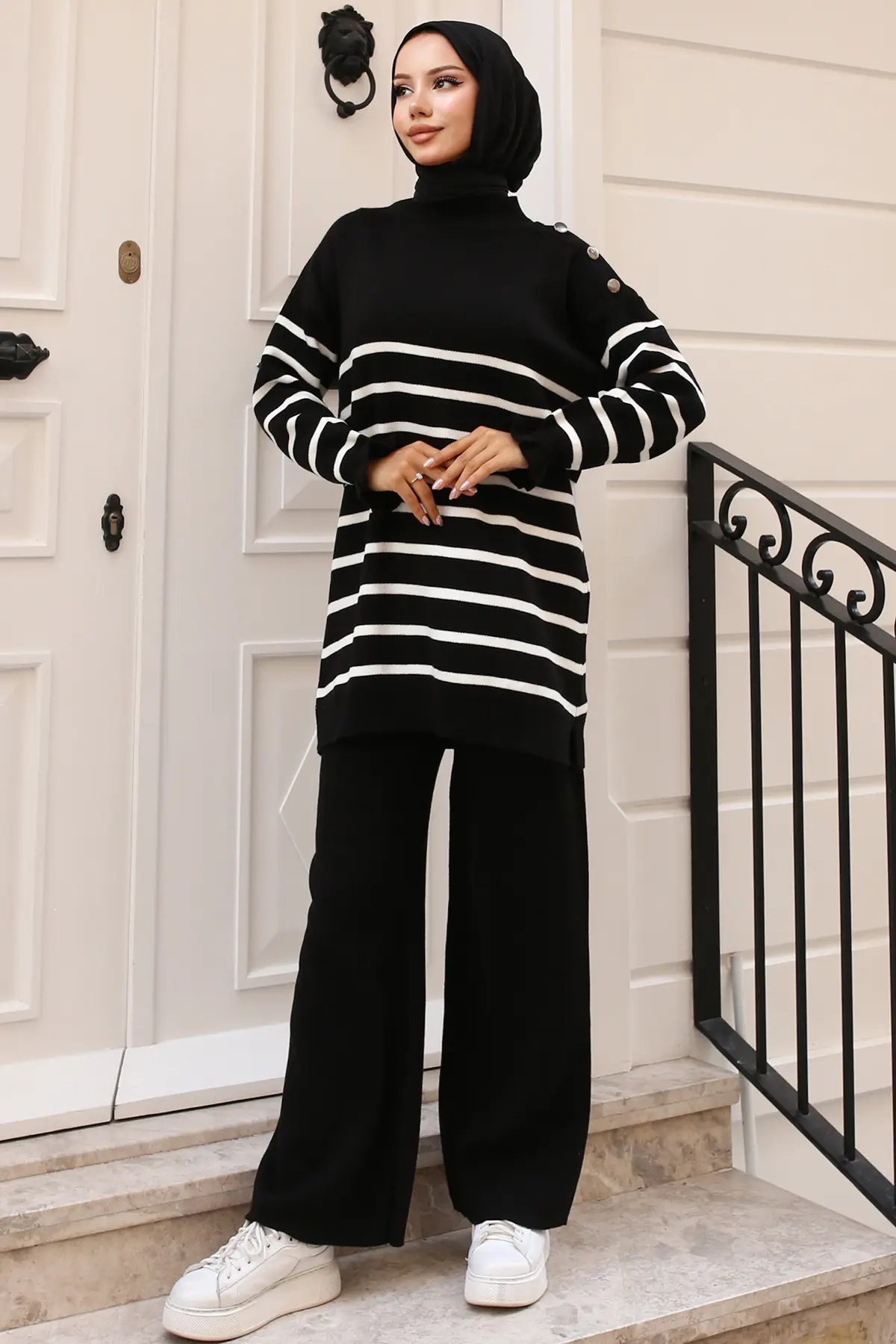 24019 Omuzu Düğmeli Çizgili Triko Takım Siyah-detail