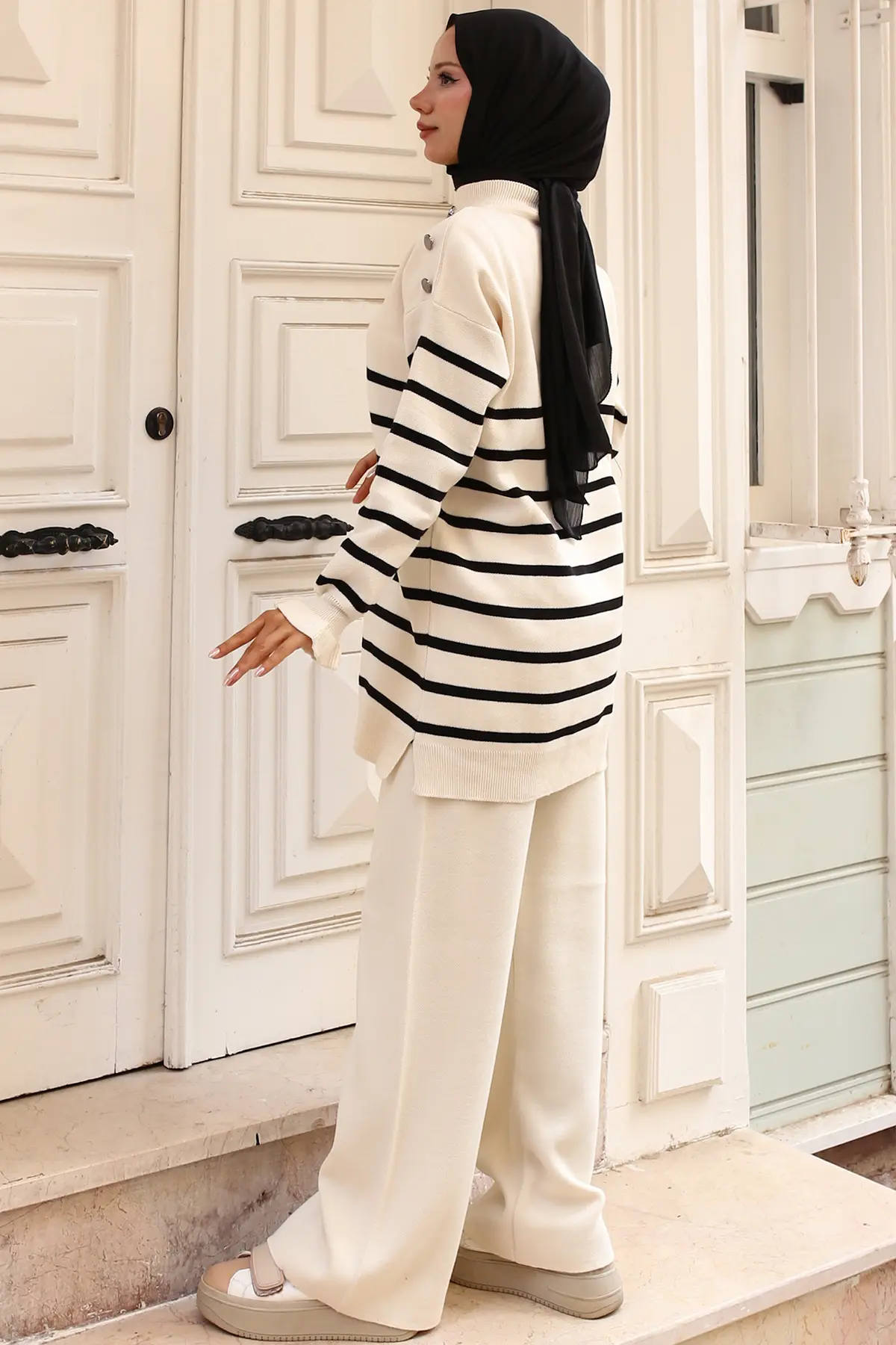 24019 Omuzu Düğmeli Çizgili Triko Takım Taş Rengi-detail