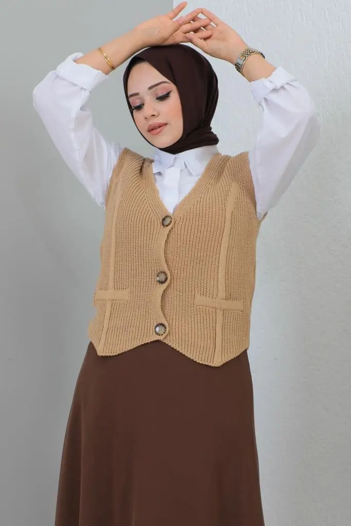 Button Detailed Short Sweater-detail