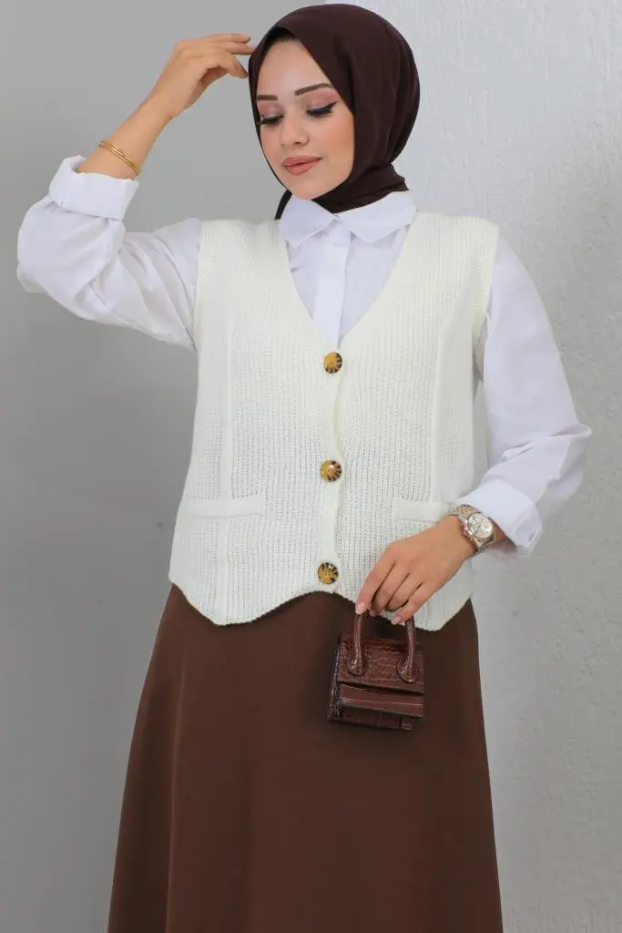 Button Detailed Short Sweater-detail