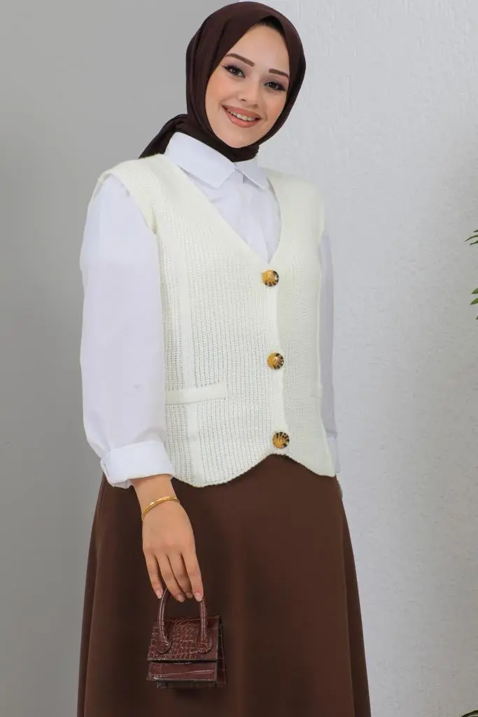 Button Detailed Short Sweater-detail