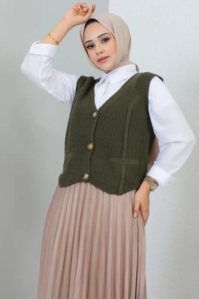 Button Detailed Short Sweater-detail