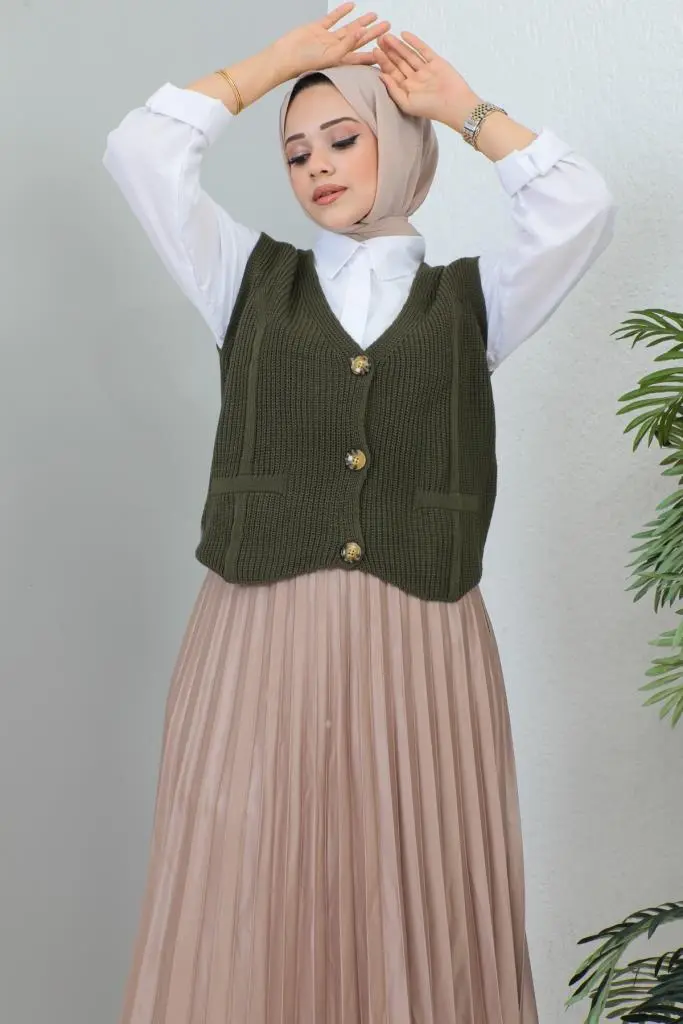 Button Detailed Short Sweater-detail