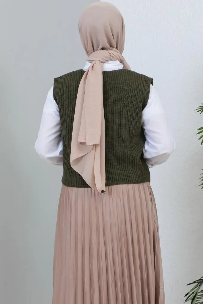 Button Detailed Short Sweater-detail