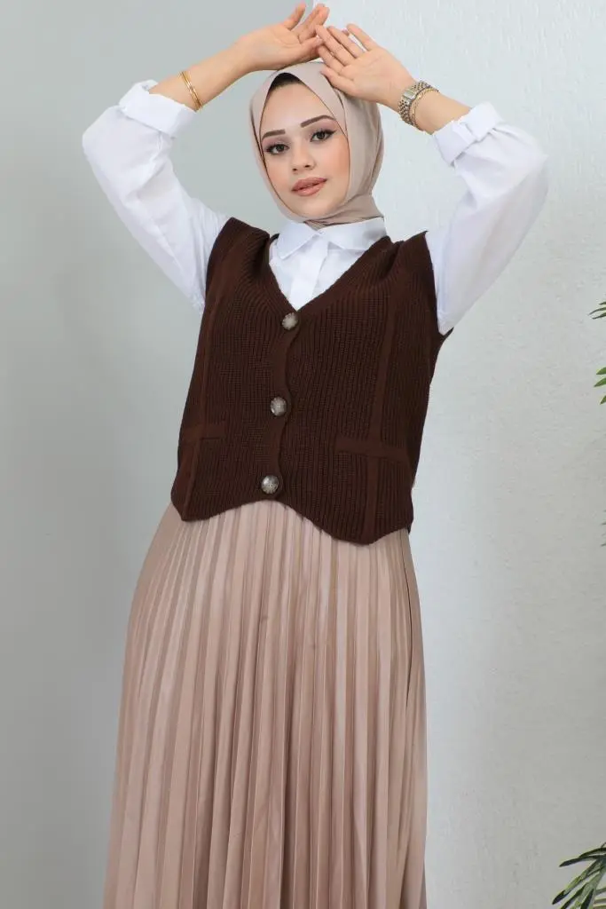 Button Detailed Short Sweater-detail