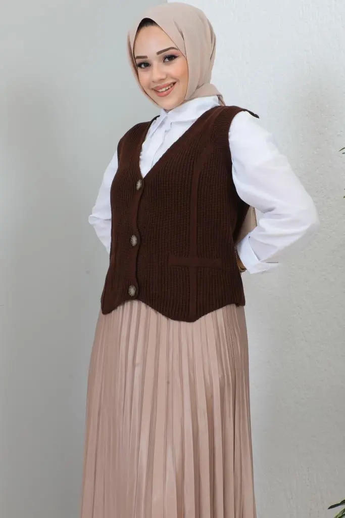 Button Detailed Short Sweater-detail