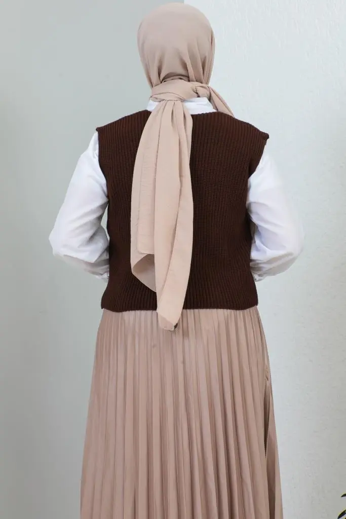 Button Detailed Short Sweater-detail