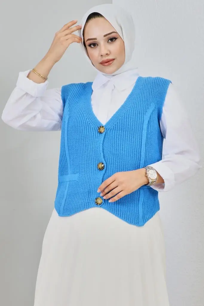 Button Detailed Short Sweater-detail