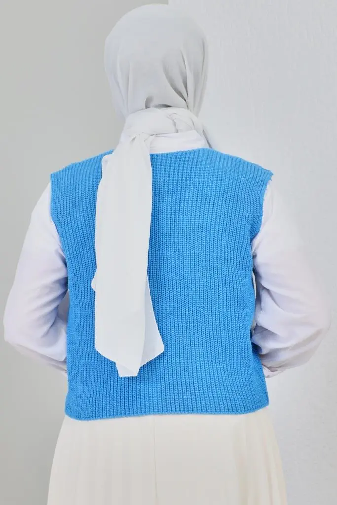 Button Detailed Short Sweater-detail