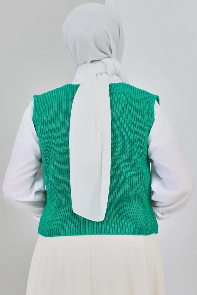 Button Detailed Short Sweater-detail