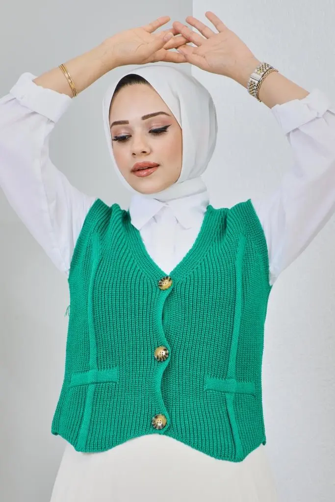 Button Detailed Short Sweater-detail