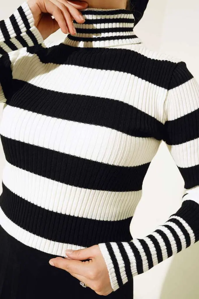 3013 Kolları İnce Çizgili Triko Bady Siyah-detail