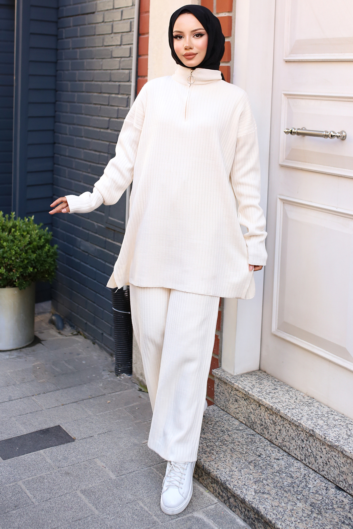 Ribbed Knitwear Suit With Zipper Detail