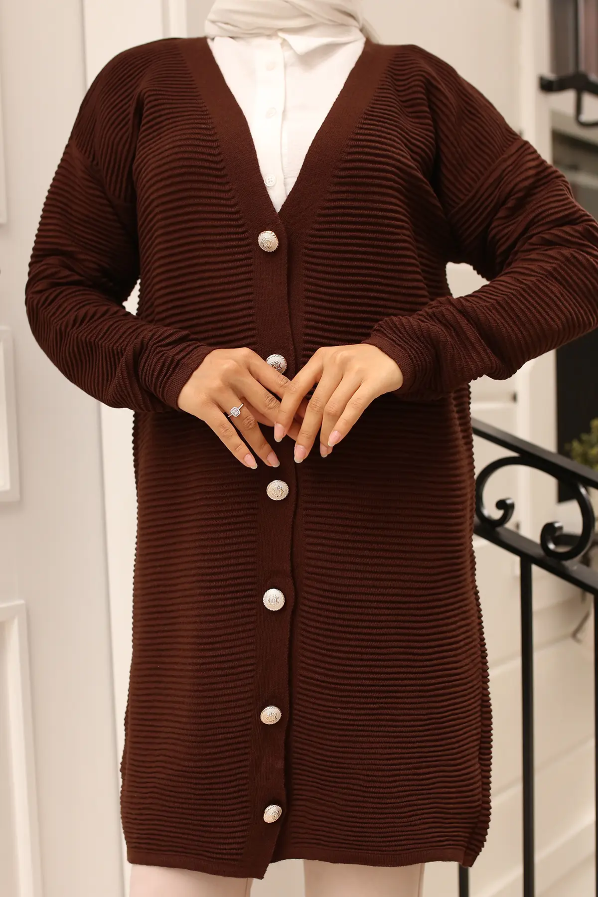 Button Detailed Fitted Cardigan-detail