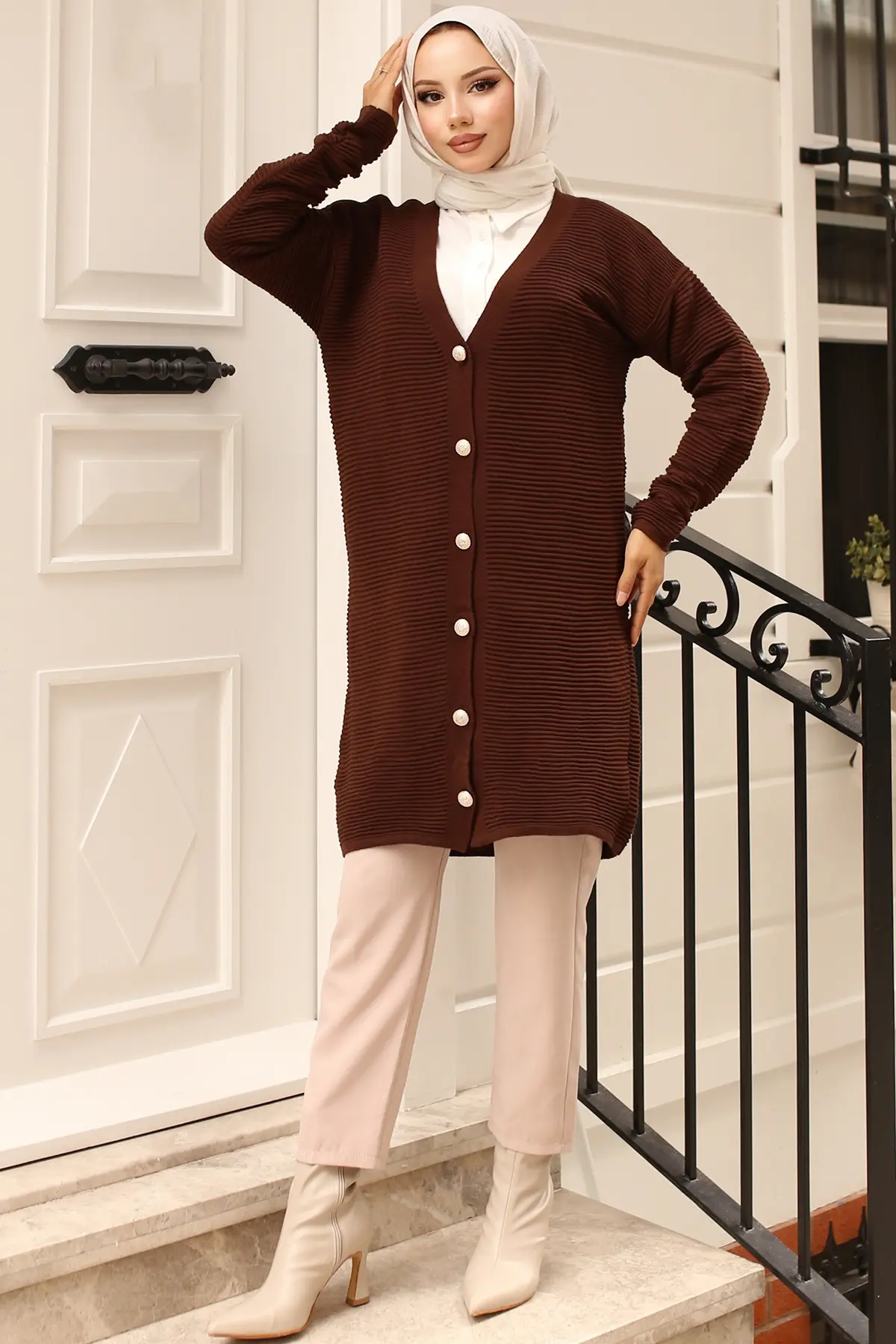 Button Detailed Fitted Cardigan-detail