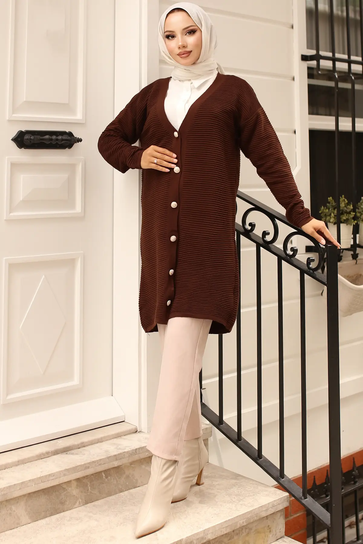 Button Detailed Fitted Cardigan-detail