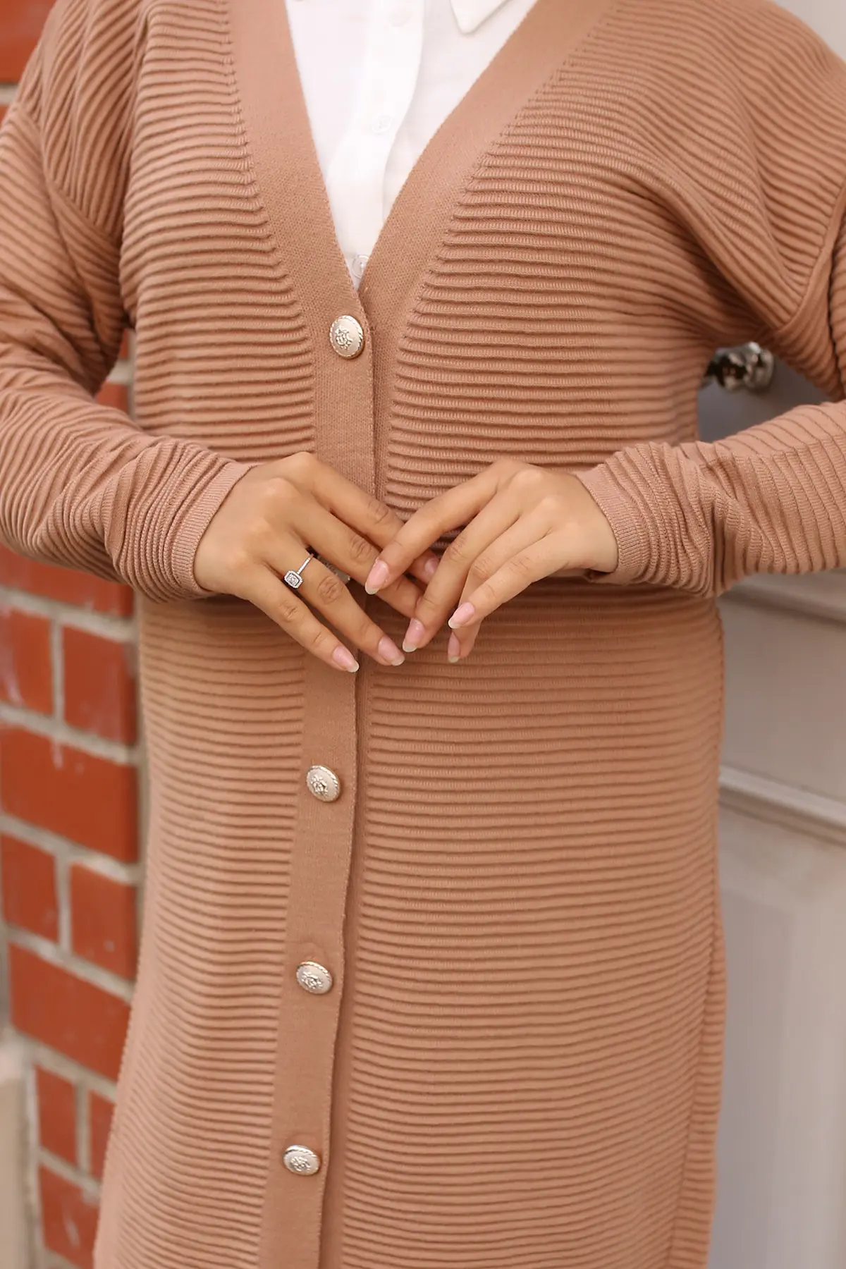 Button Detailed Fitted Cardigan-detail