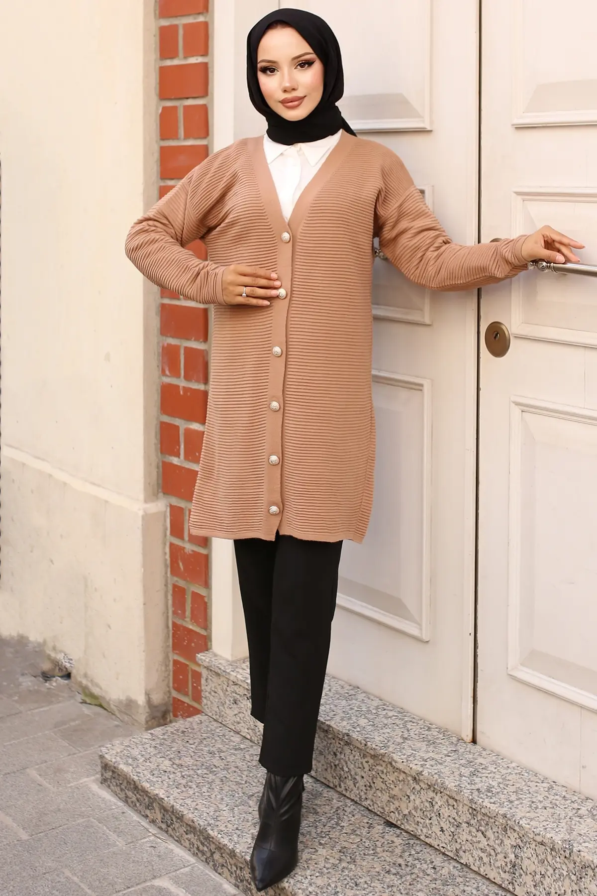 Button Detailed Fitted Cardigan-detail