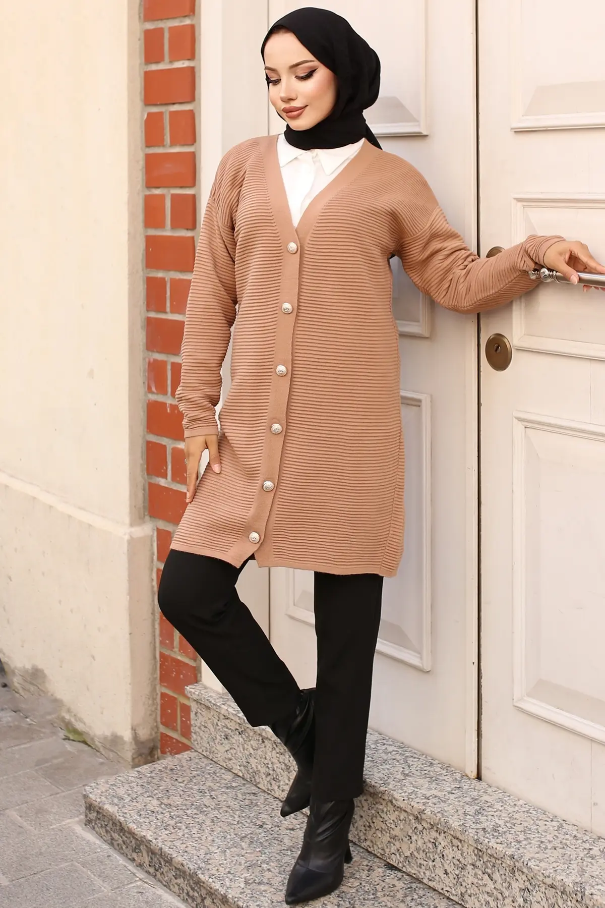 Button Detailed Fitted Cardigan-detail