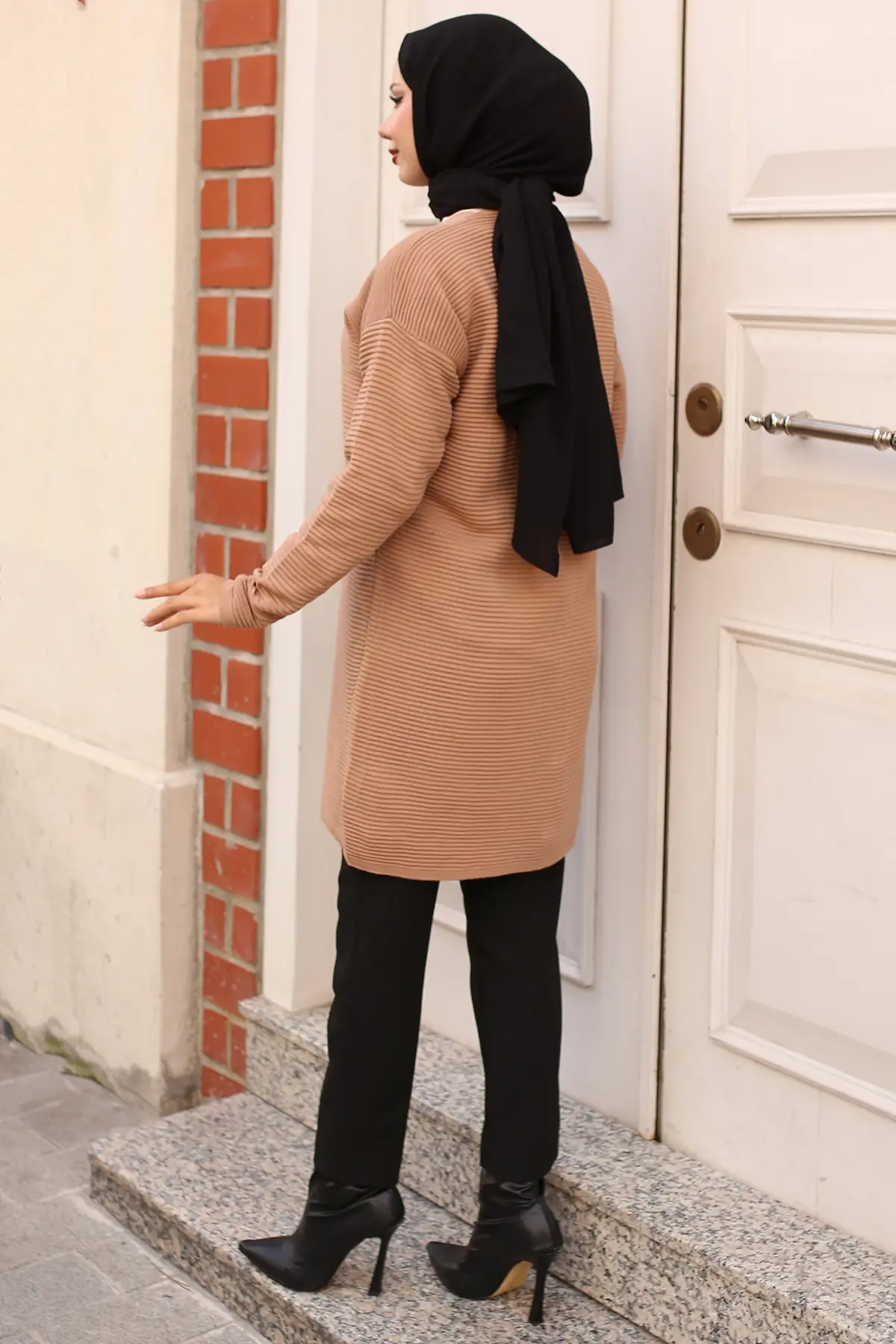 Button Detailed Fitted Cardigan-detail