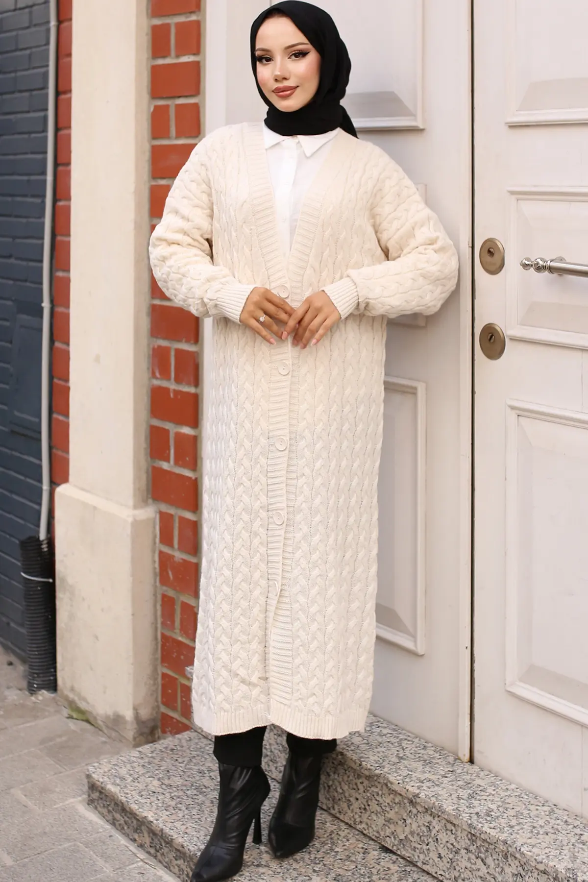 377 Düğmeli Uzun Triko Hırka Ekru-detail