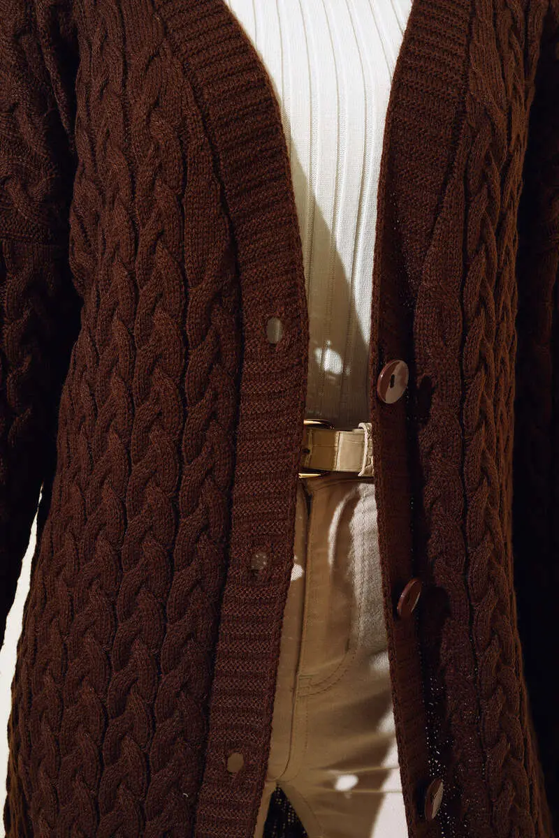 Buttoned Long Knitted Cardigan-detail
