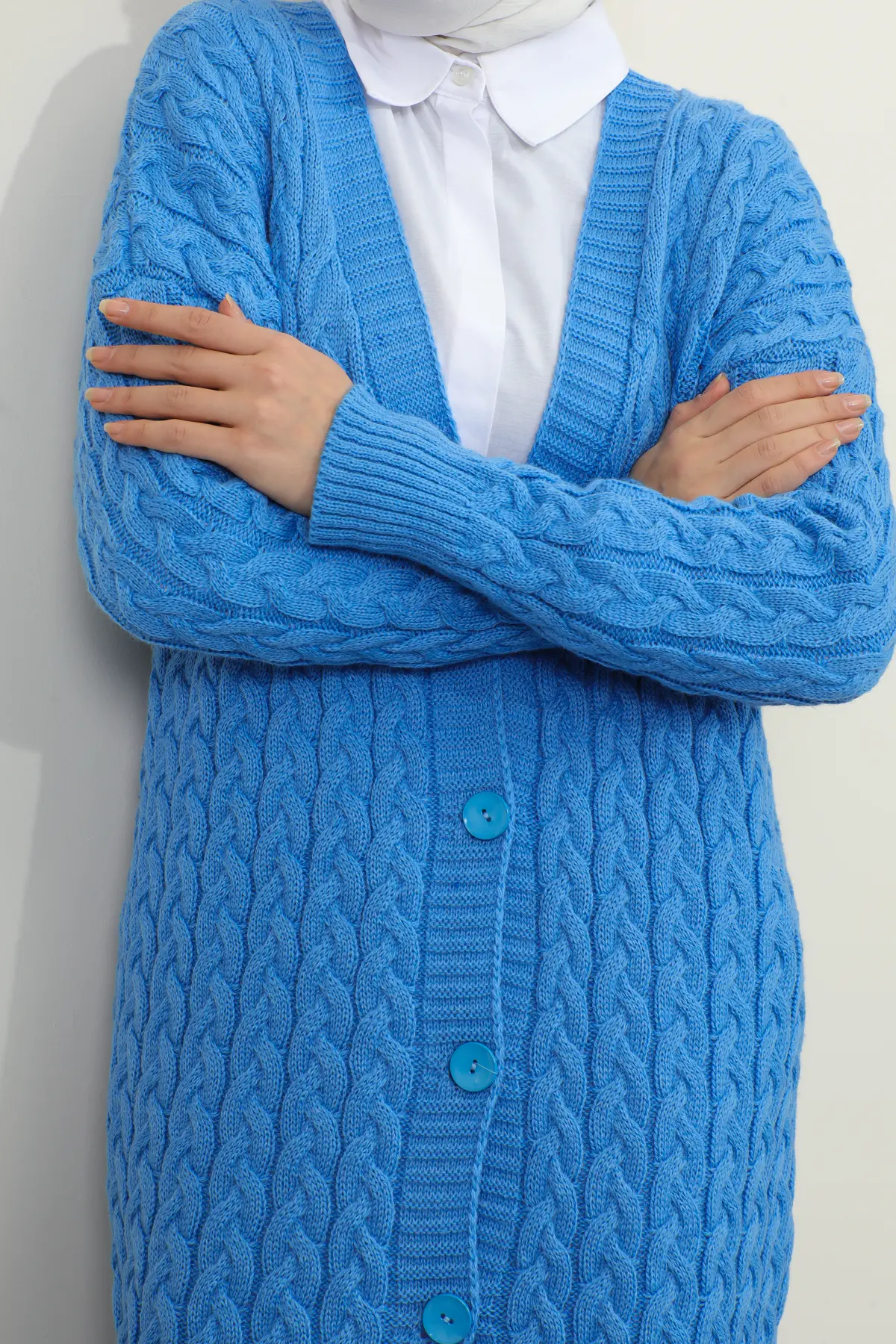 Buttoned Long Knitted Cardigan-detail