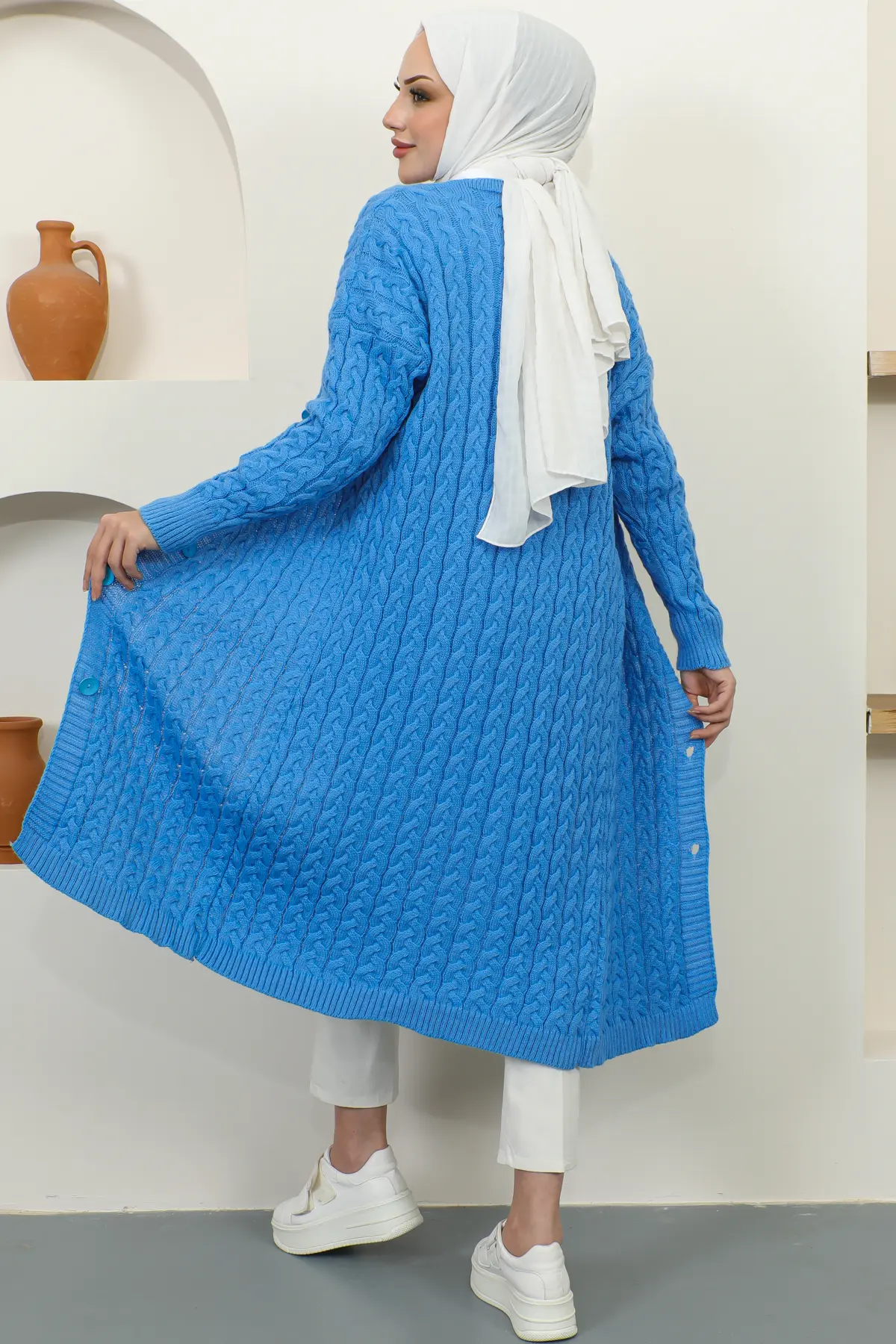 Buttoned Long Knitted Cardigan-detail