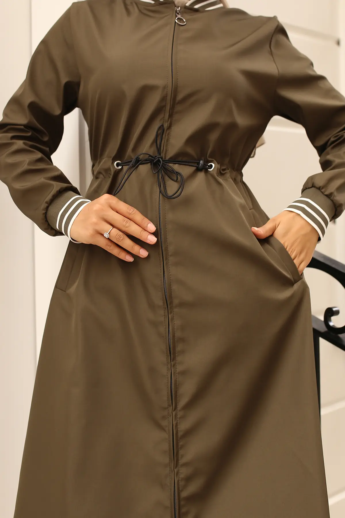 Seasonal Elastic Waist Trench Coat-detail