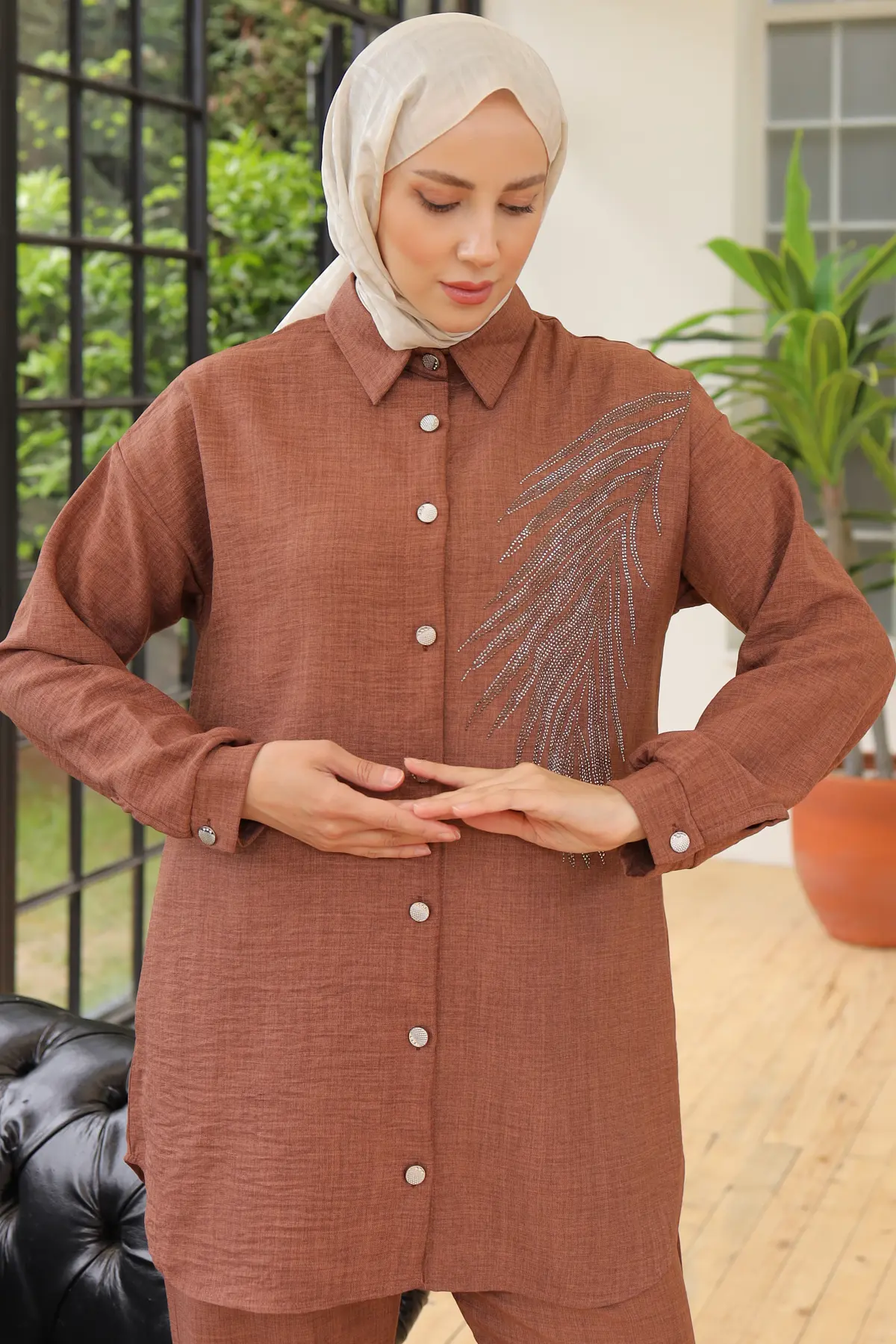 3870 Yaprak Taşlı Keten Takım Kahverengi-detail