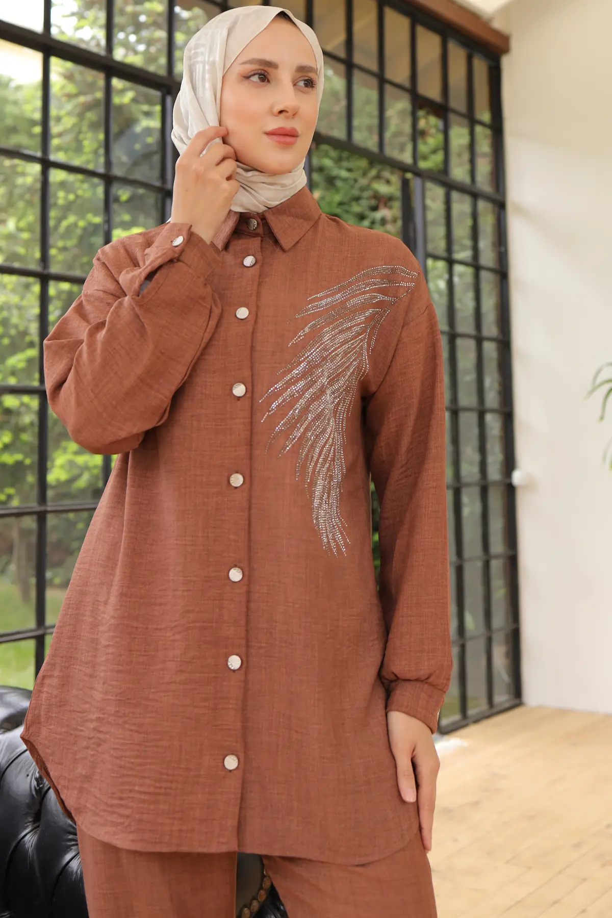 3870 Yaprak Taşlı Keten Takım Kahverengi-detail