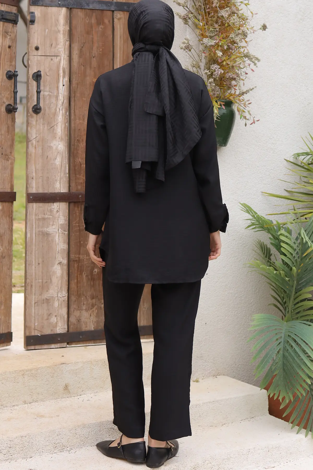 3870 Yaprak Taşlı Keten Takım Siyah-detail