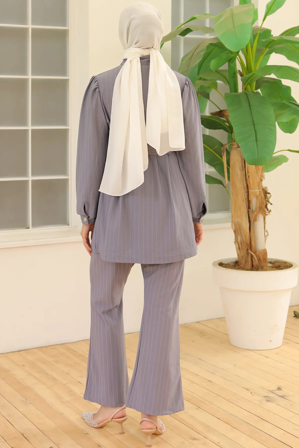 Striped Crepe Suit With Brooch-detail