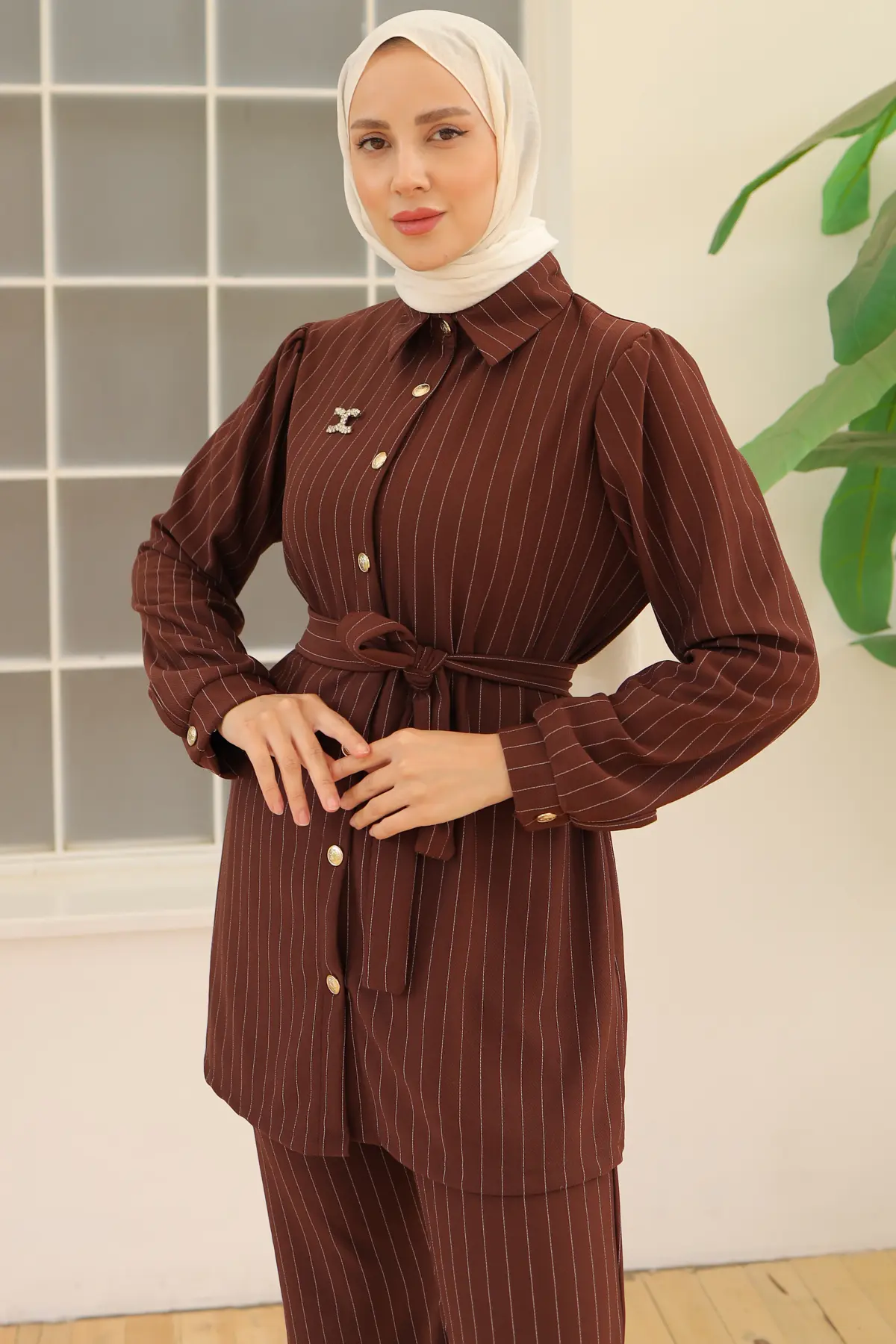 Striped Crepe Suit With Brooch-detail