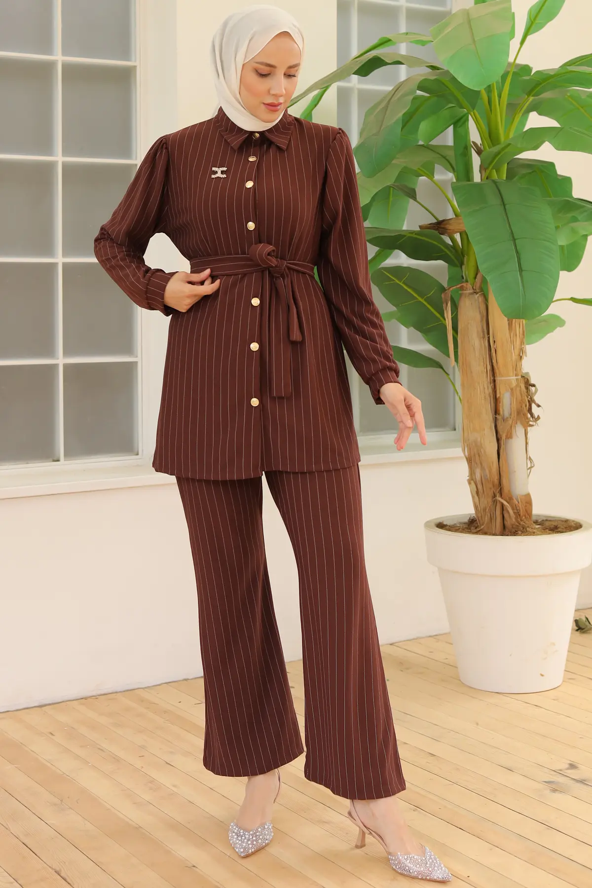 Striped Crepe Suit With Brooch-detail