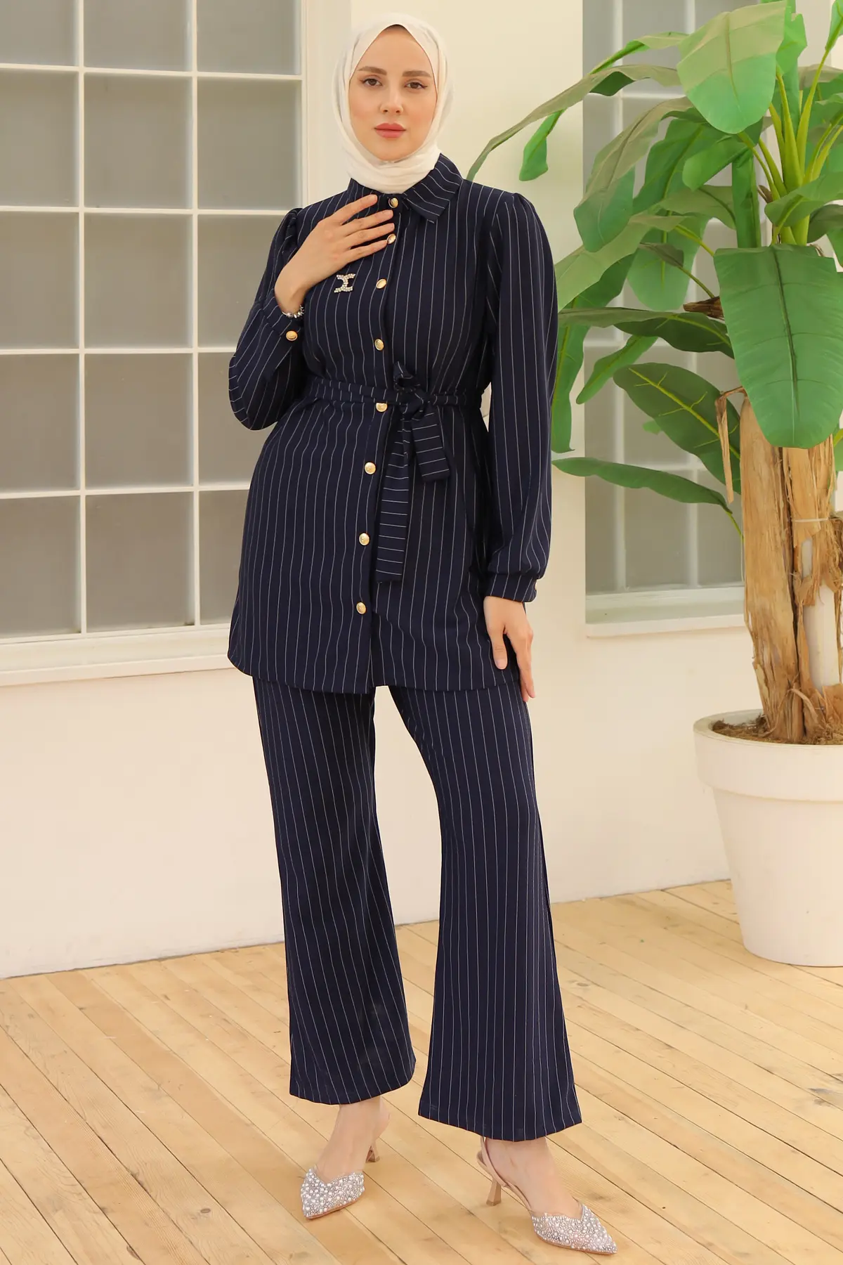 Striped Crepe Suit With Brooch-detail