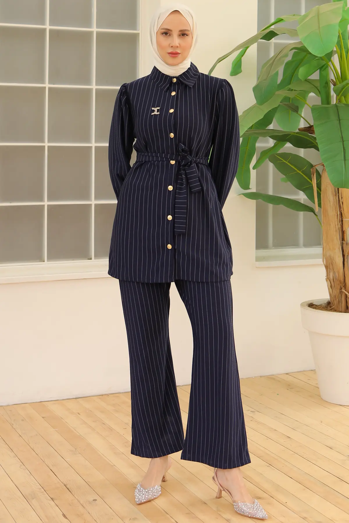 Striped Crepe Suit With Brooch-detail