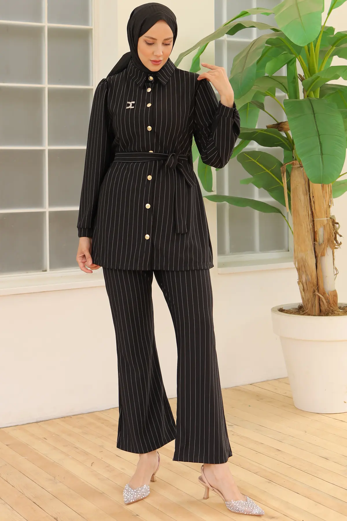 Striped Crepe Suit With Brooch-detail