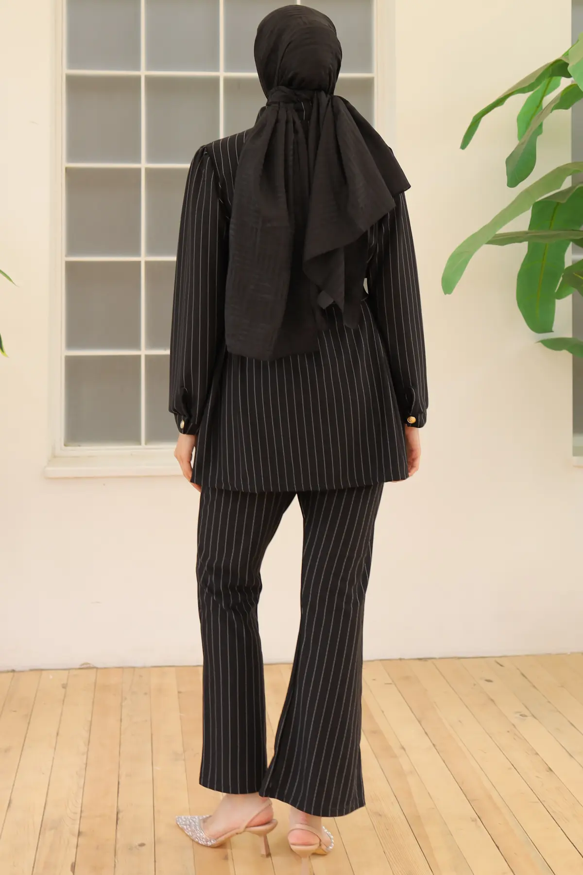 Striped Crepe Suit With Brooch-detail