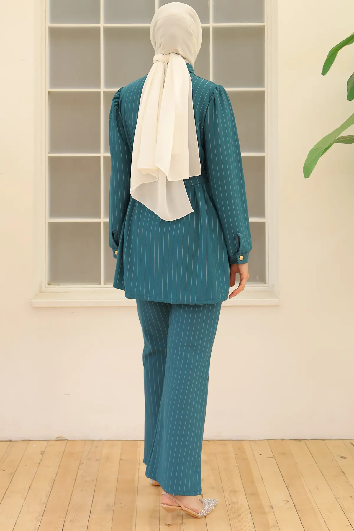 Striped Crepe Suit With Brooch-detail