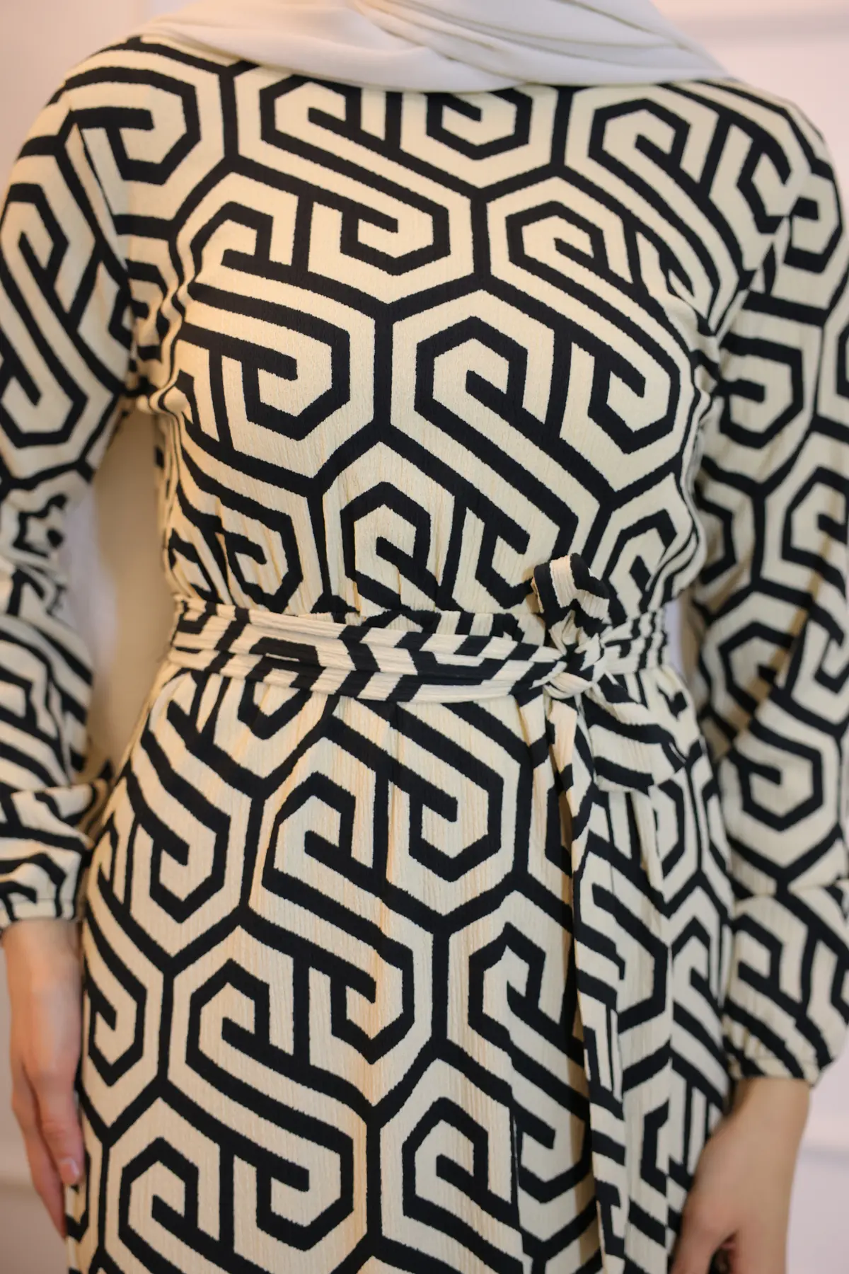 3968 Geometrik Desenli Elbise Siyah-detail