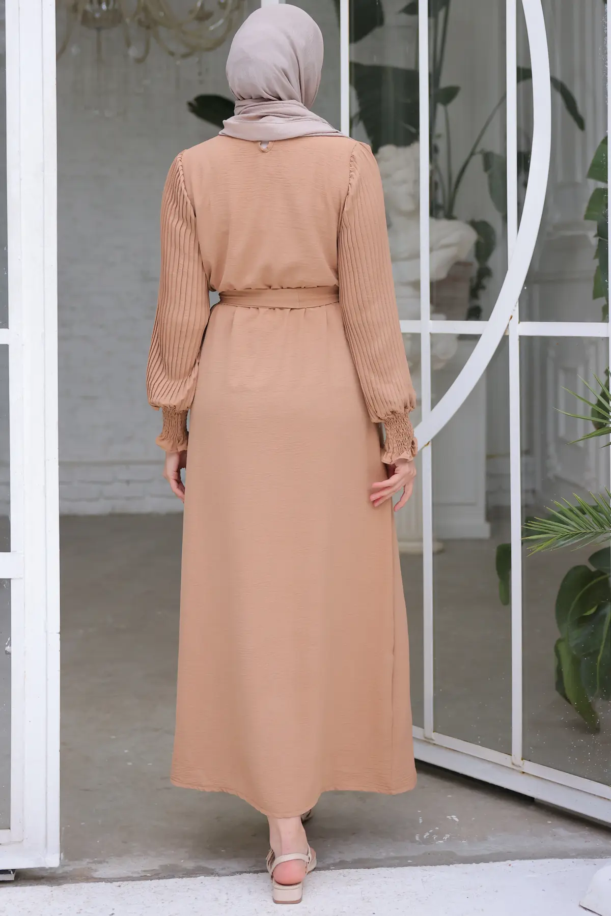 3979 Kolları Pileli Broş Detaylı Elbise Bej-detail