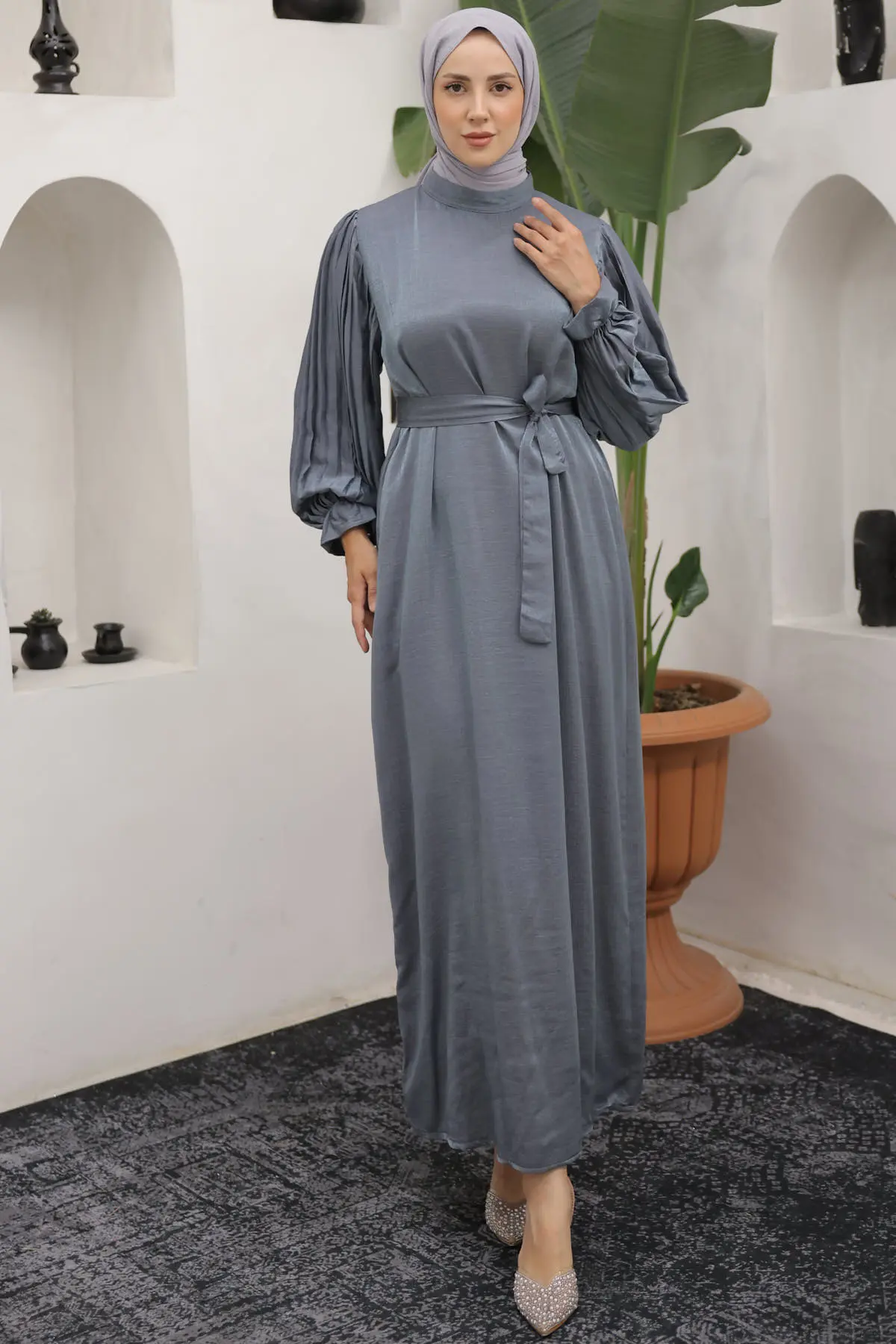 3986 Kolları Pile Detaylı Tesettür Elbise Gri-detail