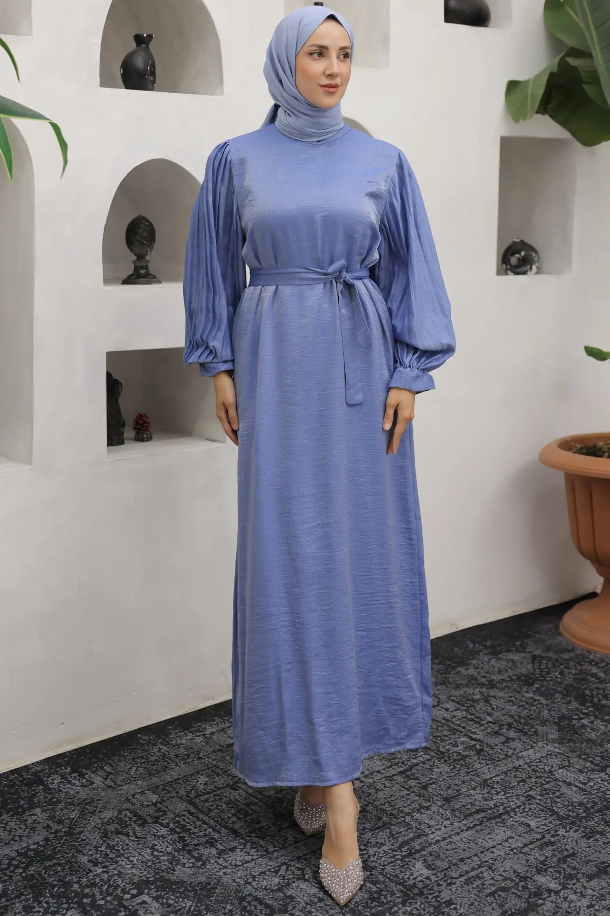 3986 Kolları Pile Detaylı Tesettür Elbise Mavi-detail