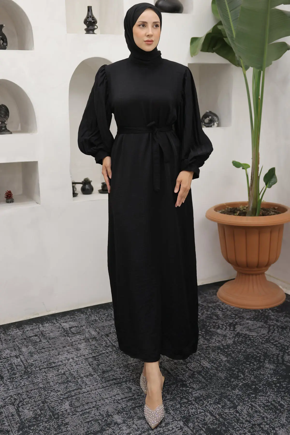3986 Kolları Pile Detaylı Tesettür Elbise Siyah-detail