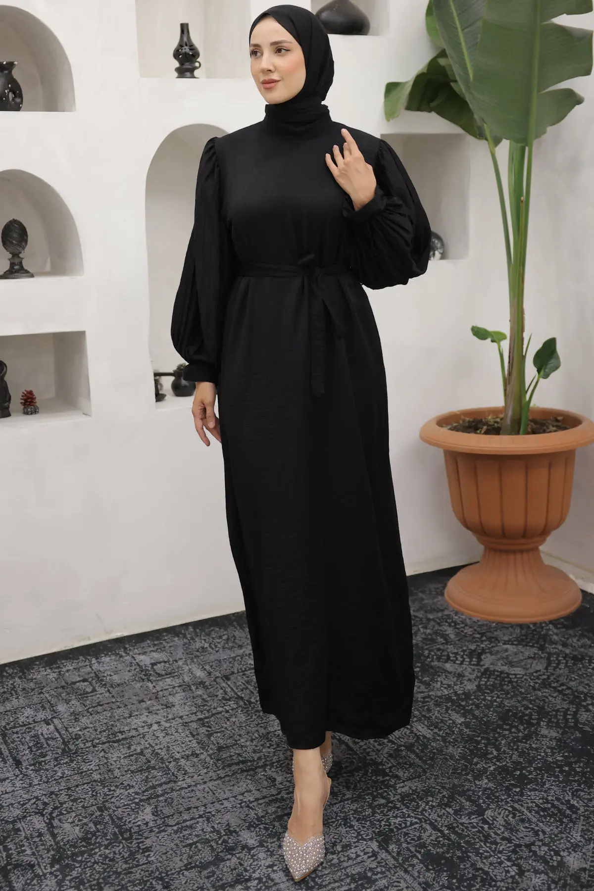 3986 Kolları Pile Detaylı Tesettür Elbise Siyah-detail